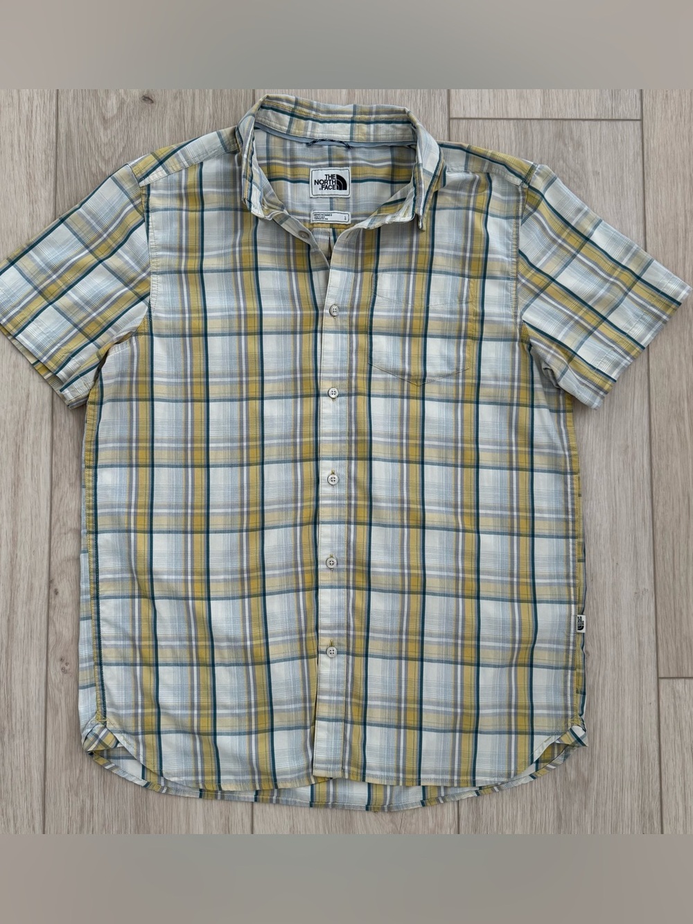 The North Face men’s plaid Large short sleeve button down camp shirt hiking EUC